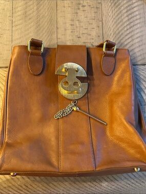 Perlina Cognac Brown Leather Shoulder Bag with Gold Accent